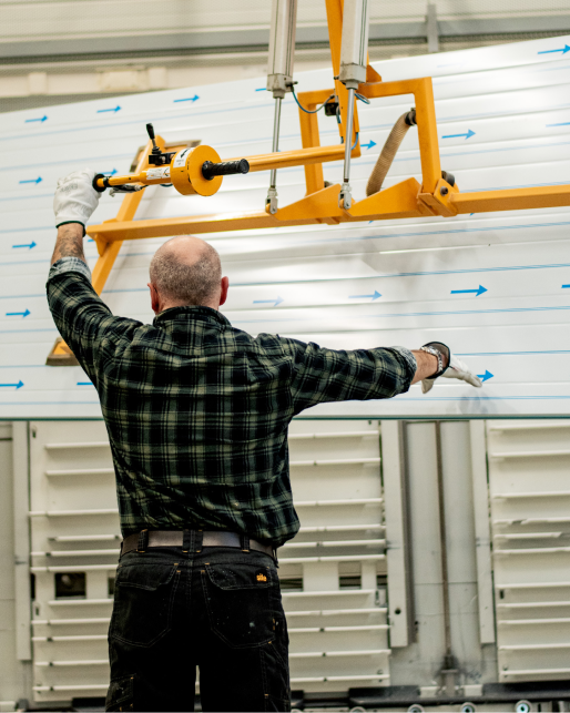 Image d'employé chez Ouest-Fermeture, fabricant de volets, persiennes et portes de garage dans les Côtes d'Armor.